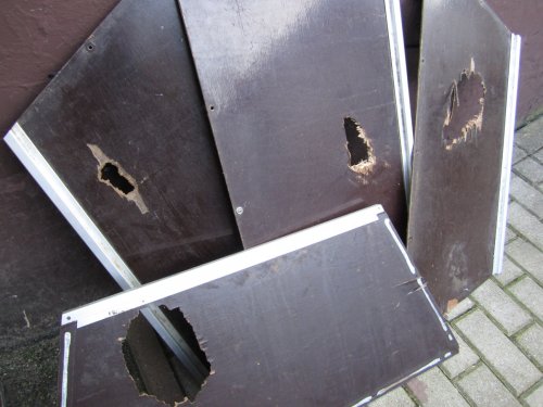 Durchgekratzte Seitenplatten Durchgekratzte Seitenplatten